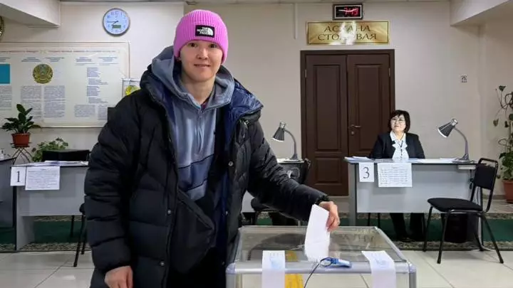 Париж Олимпиадасының қола жүлдегері Назым Қызайбай референдумда дауыс берді