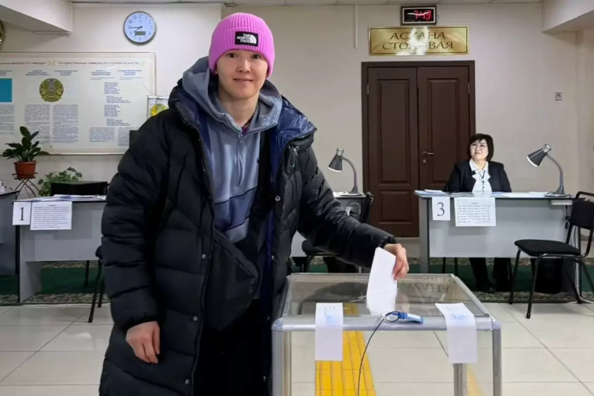 Париж Олимпиадасының қола жүлдегері Назым Қызайбай референдумда дауыс берді