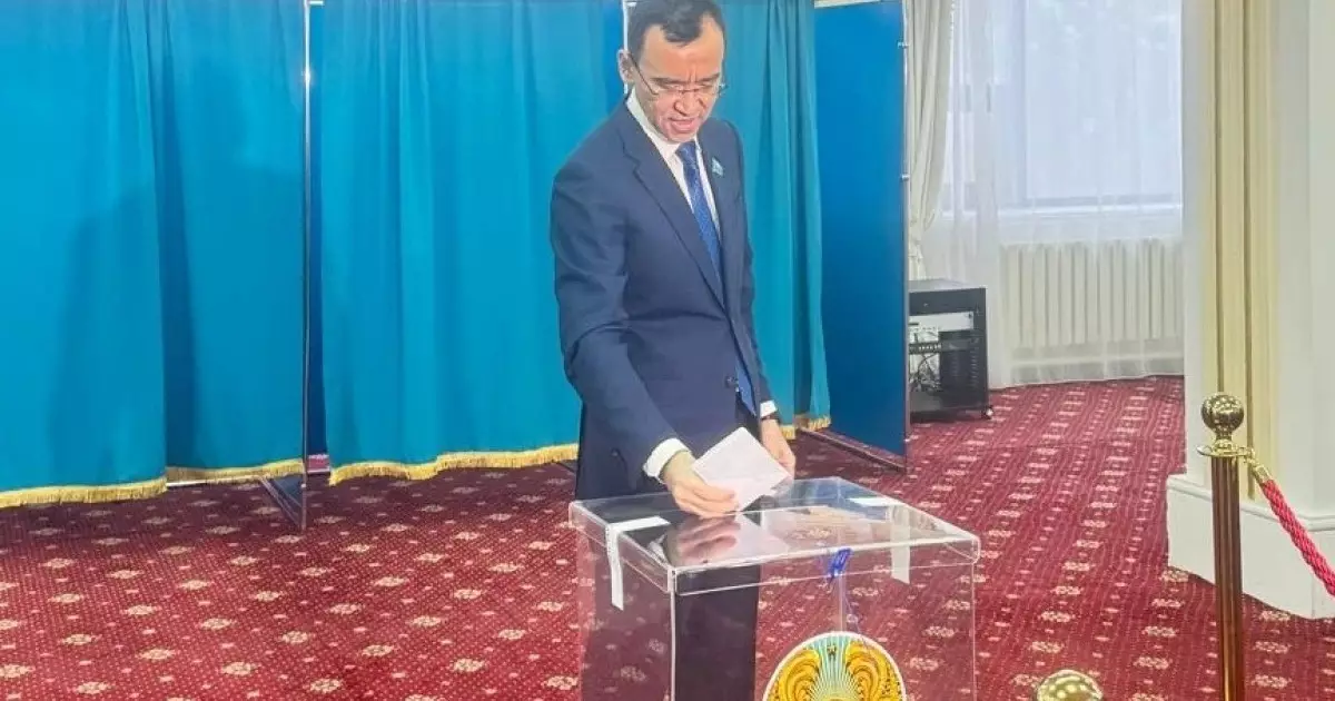  Сенат төрағасы Мәулен Әшімбаев референдумда дауыс берді 