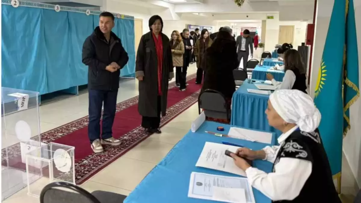 Жители Мангистау активно идут на участки референдума