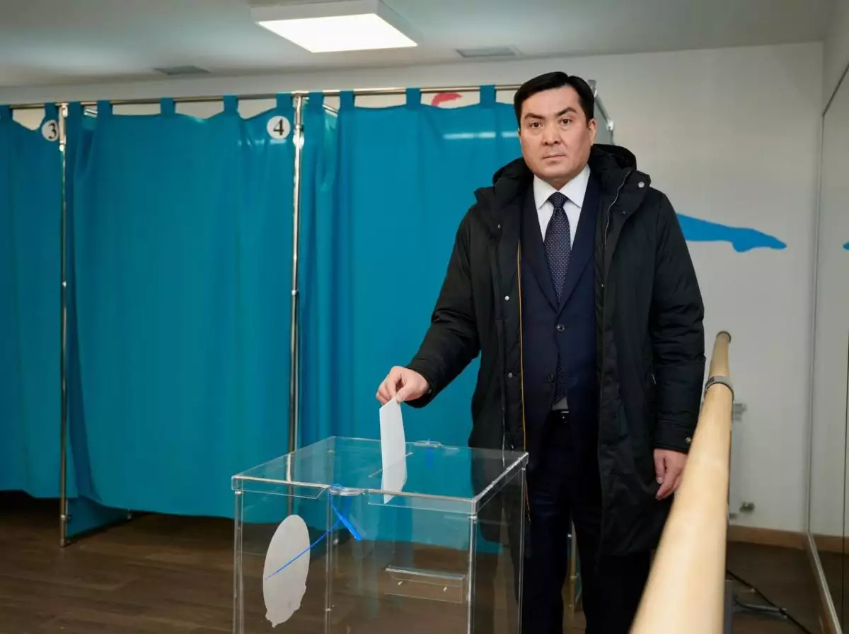 Қазақстандық министрлер референдумда дауыс беріп үлгерді