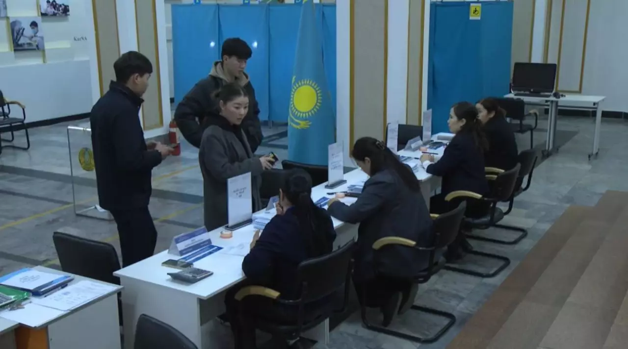 Алматыдағы референдум комиссиясының жұмысы. Live