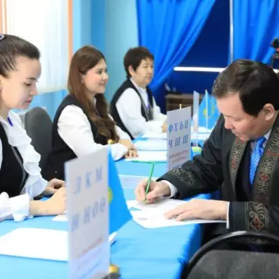 Аким Актюбинской области Асхат Шахаров проголосовал на референдуме