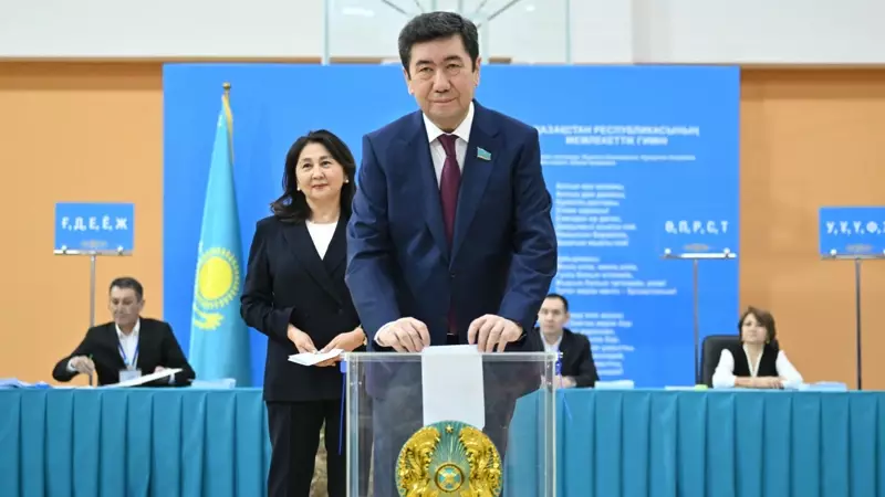 “Референдумның әділ, таза, ашық өтетініне менің күмәнім жоқ”: Ерлан Қошанов референдумда дауыс берді