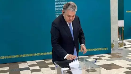 Ермек Көшербаев референдумда дауыс берді