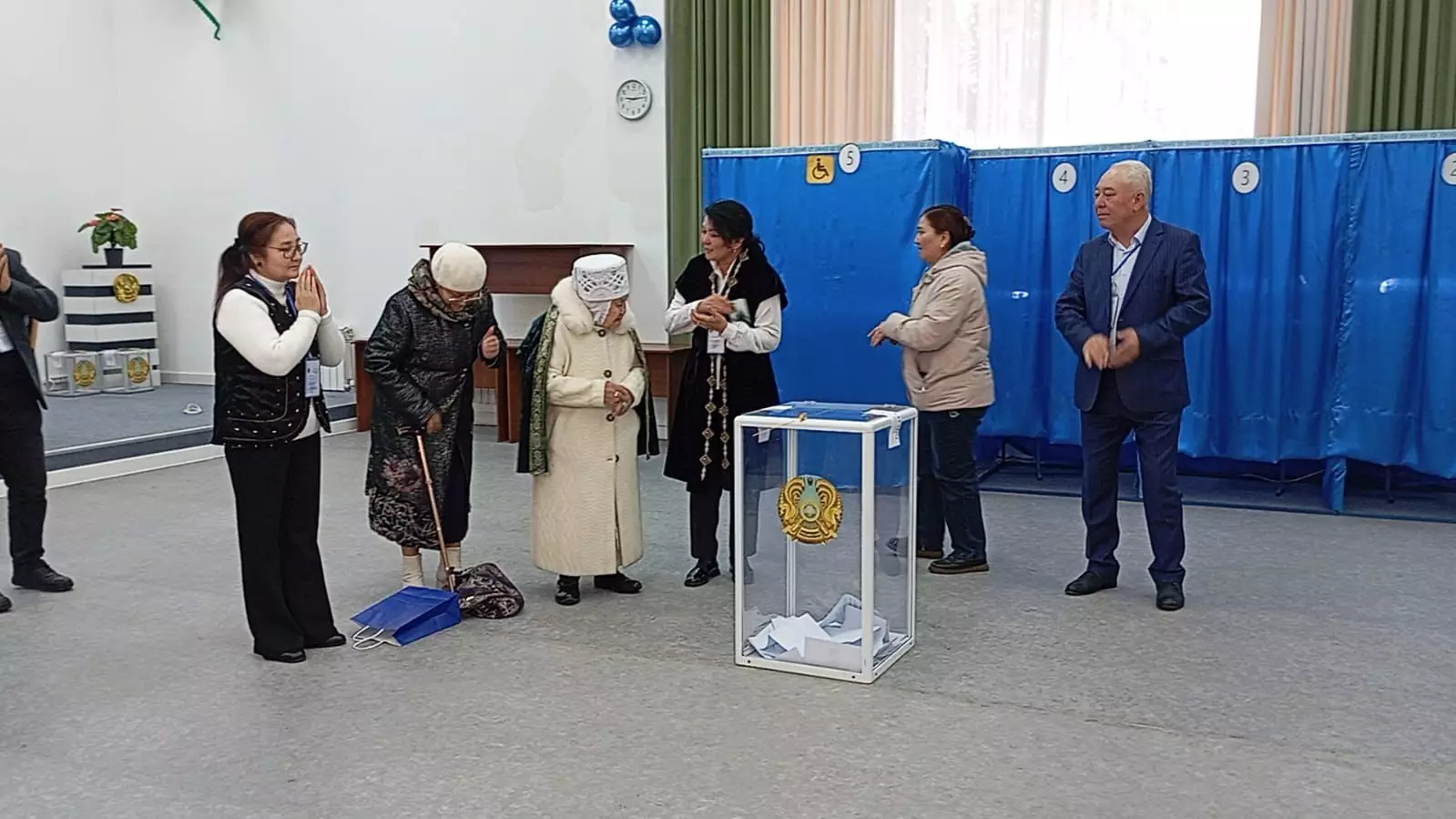 101 жастағы Алматы тұрғыны референдумда дауыс берді