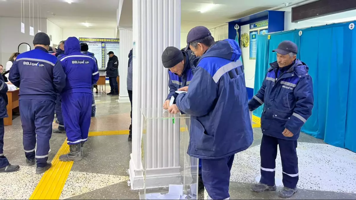 Қазақстан аймақтарының тұрғындары референдумға белсене қатысып жатыр