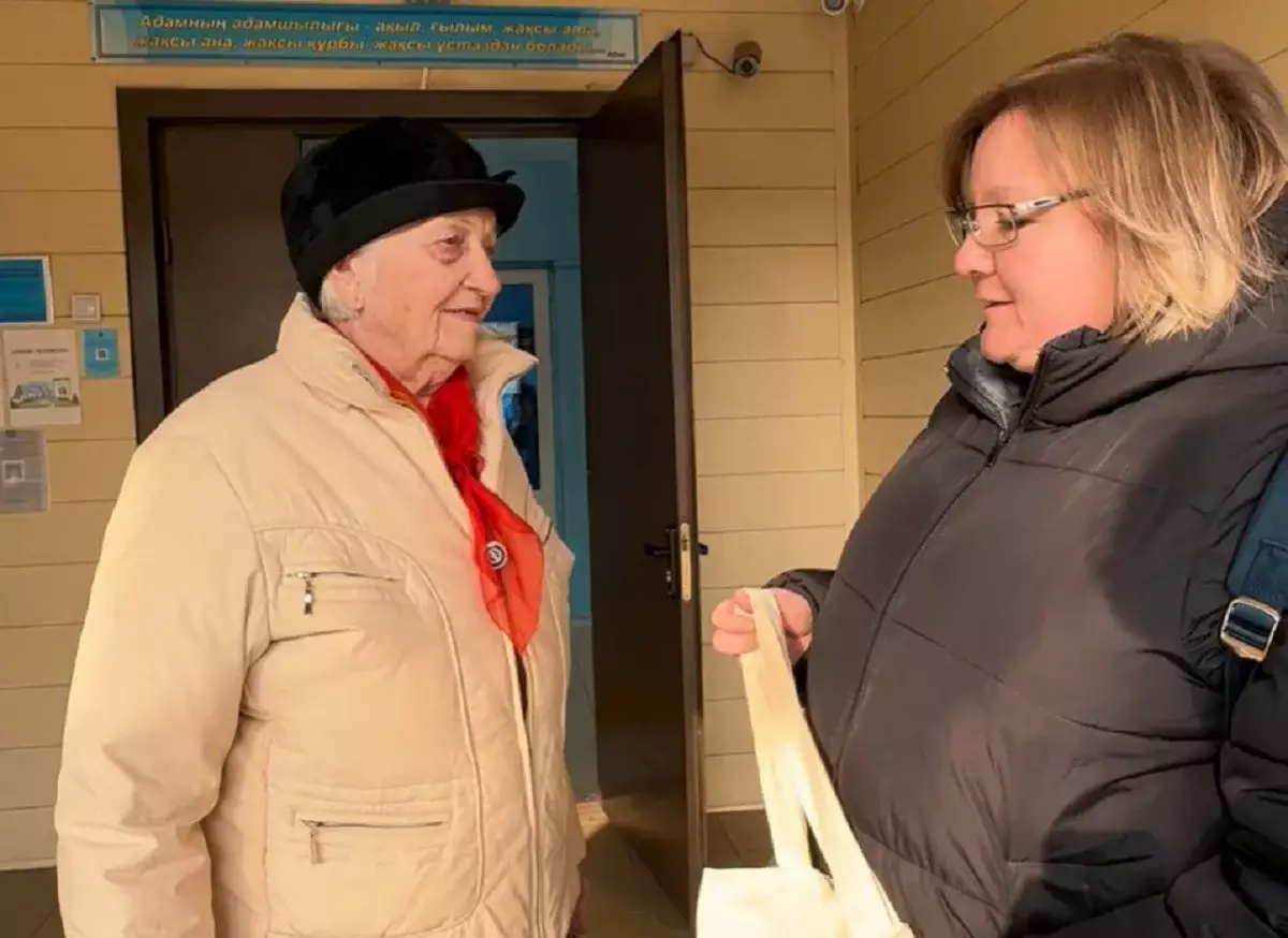 Алматының Алмалы ауданында 90 жастағы құрдастар референдумда дауыс берді