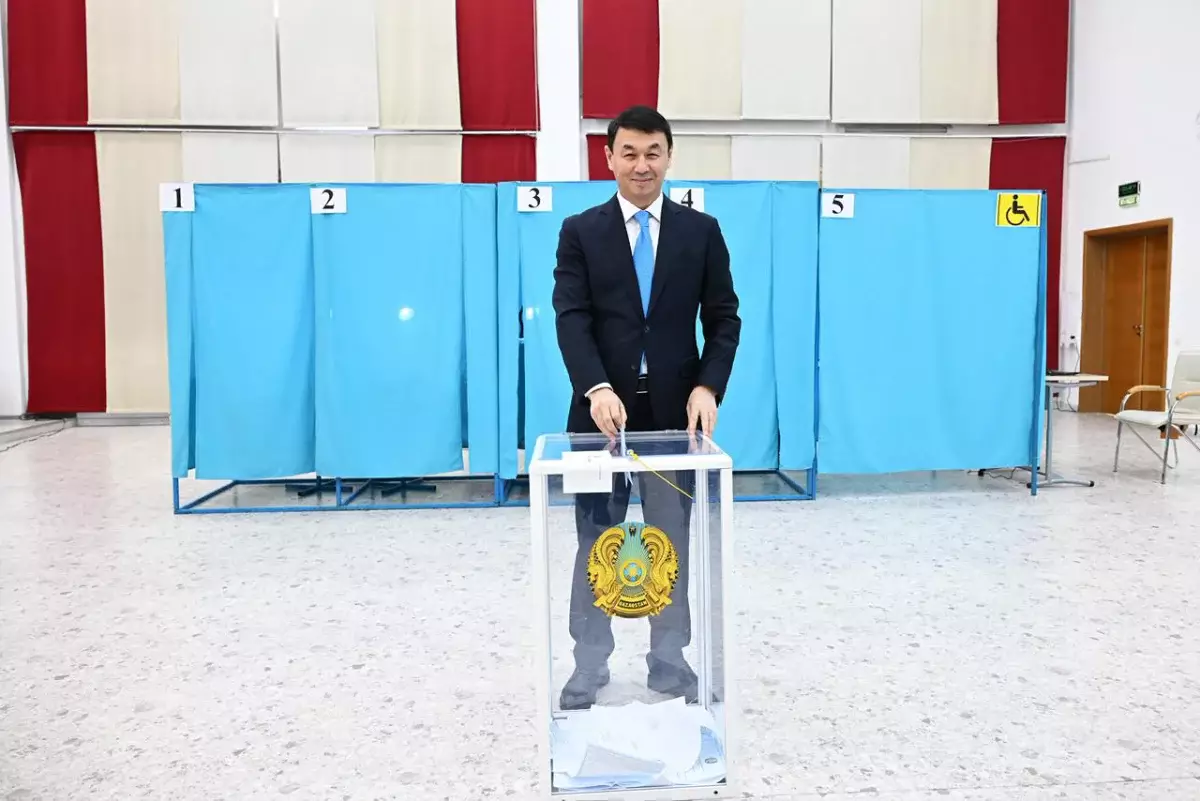 Алматы әкімі Дархан Сатыбалды республикалық референдумда дауыс берді