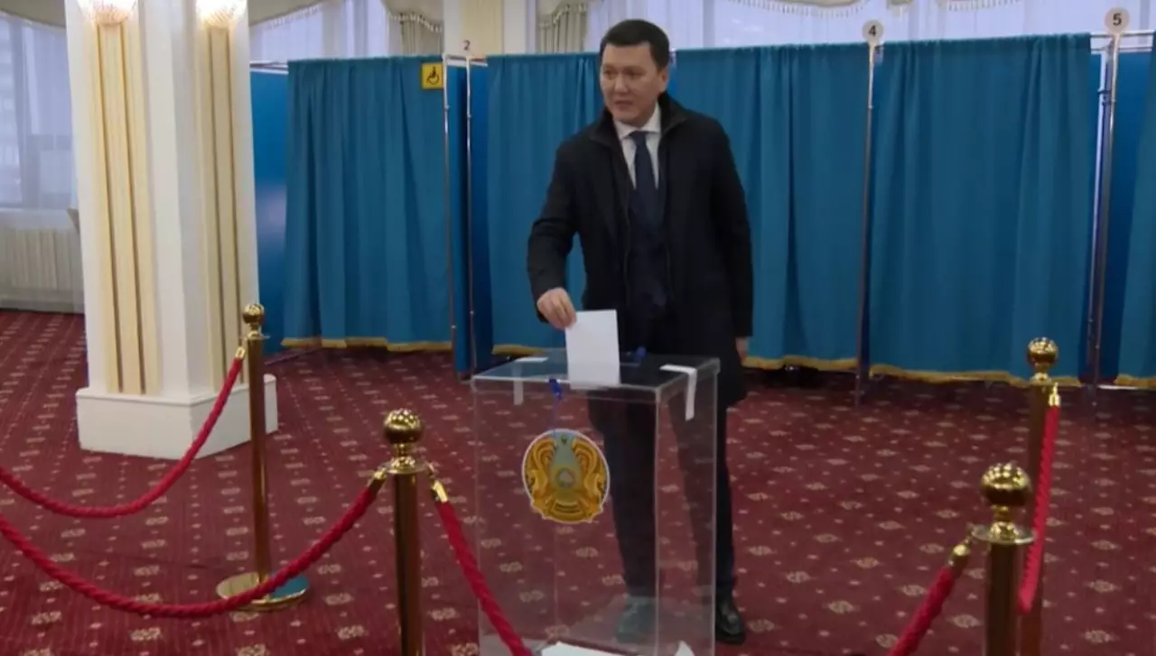 Мемлекеттік кеңесші дауыс берді