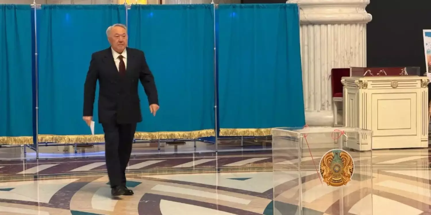Нұрсұлтан Назарбаев референдумда дауыс берді (ВИДЕО)