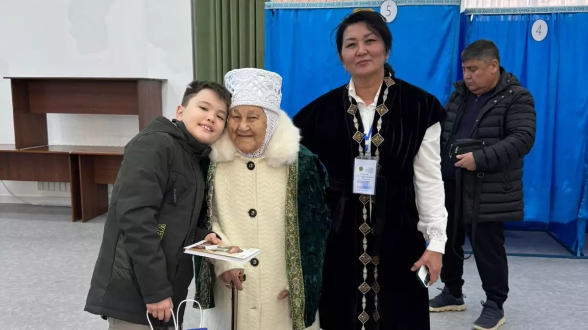 100 жастағы кейуана  референдумда дауыс берді