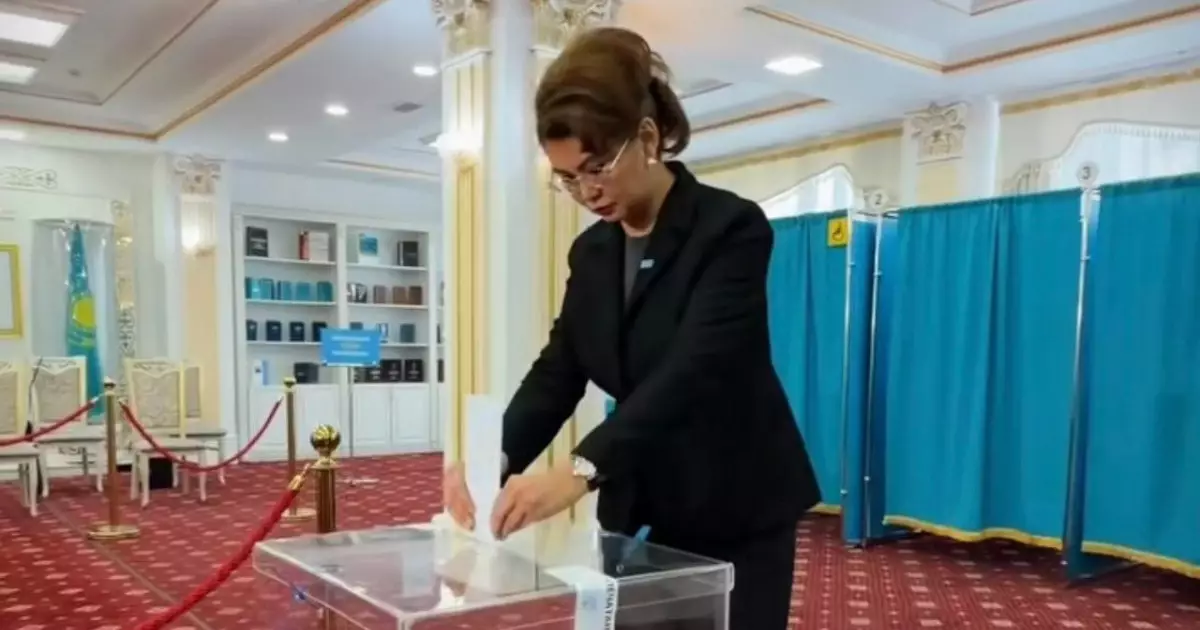  `Білімге, жасампаздыққа бағытталған стратегиялық таңдауымызды аңғартады`: Аида Балаева референдумда дауыс берді 