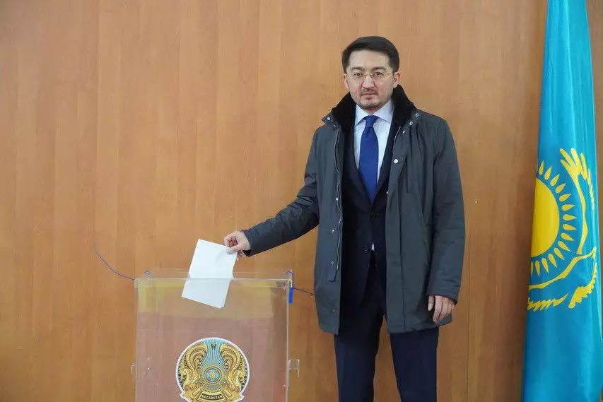 Казахстанские министры приняли участие в республиканском референдуме