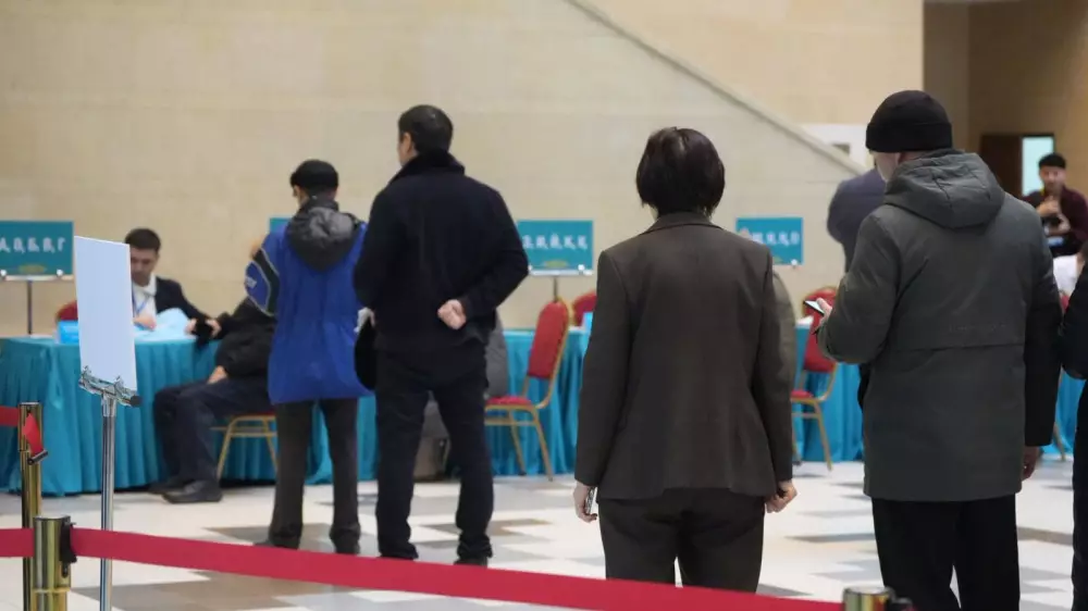 Референдум: сағат 12:00-ге дейін қазақстандықтардың 37,54 пайызы дауыс берді