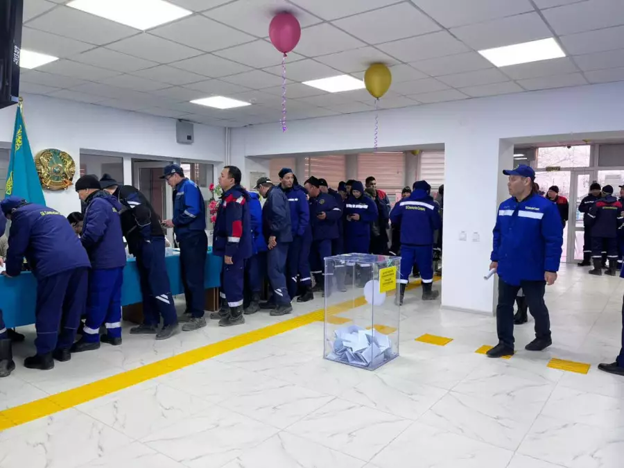 Маңғыстаулық мұнайшылар өндіріс орындарында өз таңдауын жасап жатыр