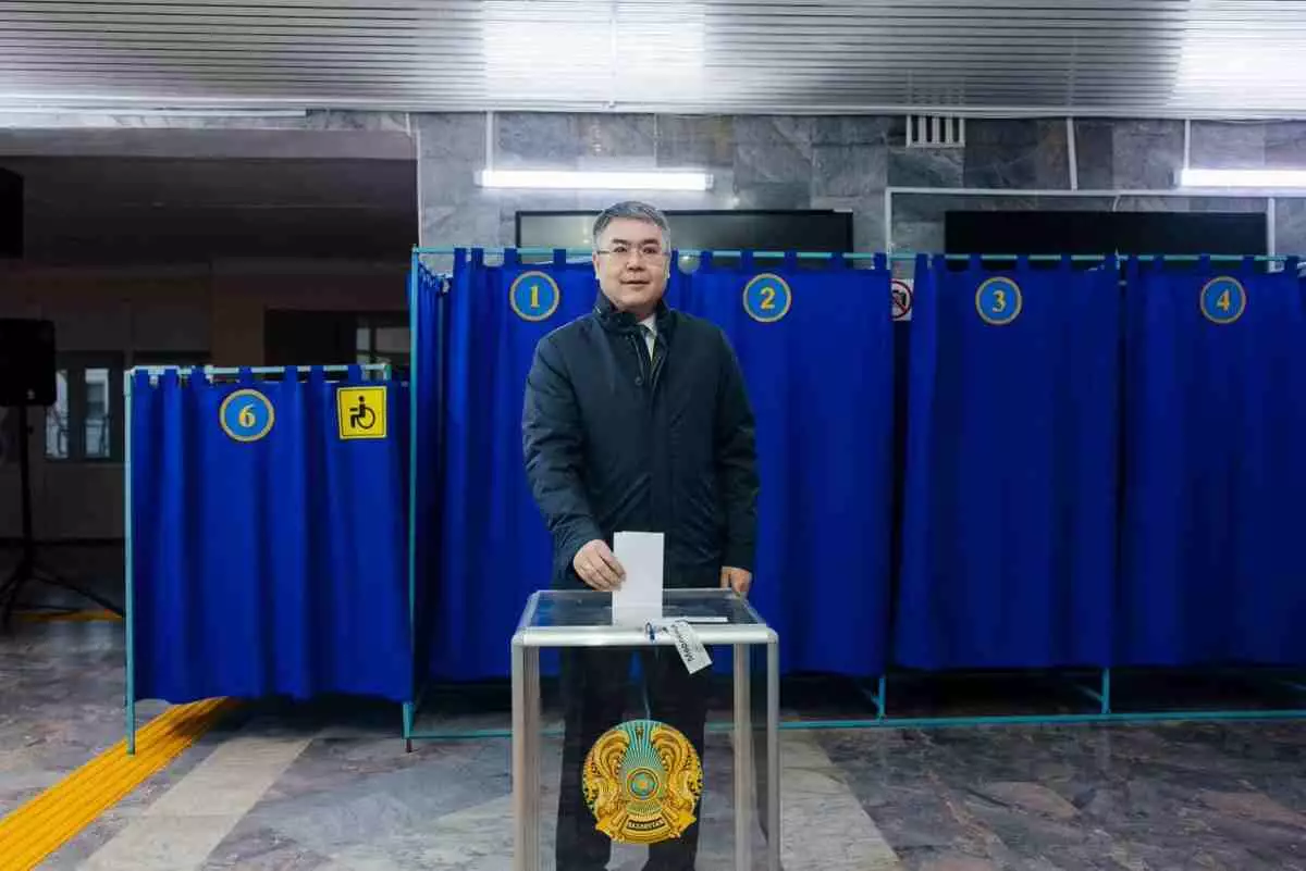 Серік Шәпкенов жаңа Конституцияны қабылдау жөніндегі референдумда дауыс берді