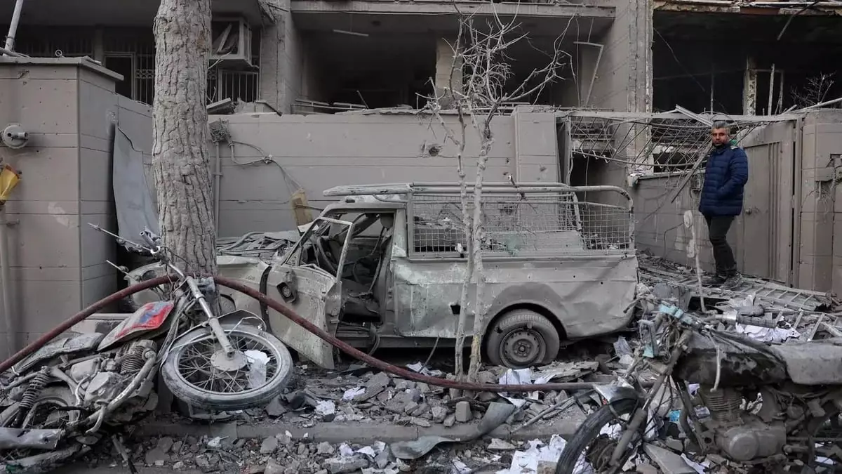 При бомбардировке жилого квартала в Ширазе пострадали несколько человек