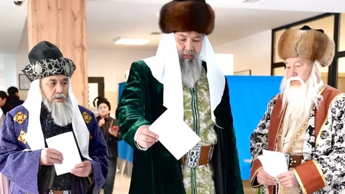Қазақтың үш ханы дауыс беруге келді