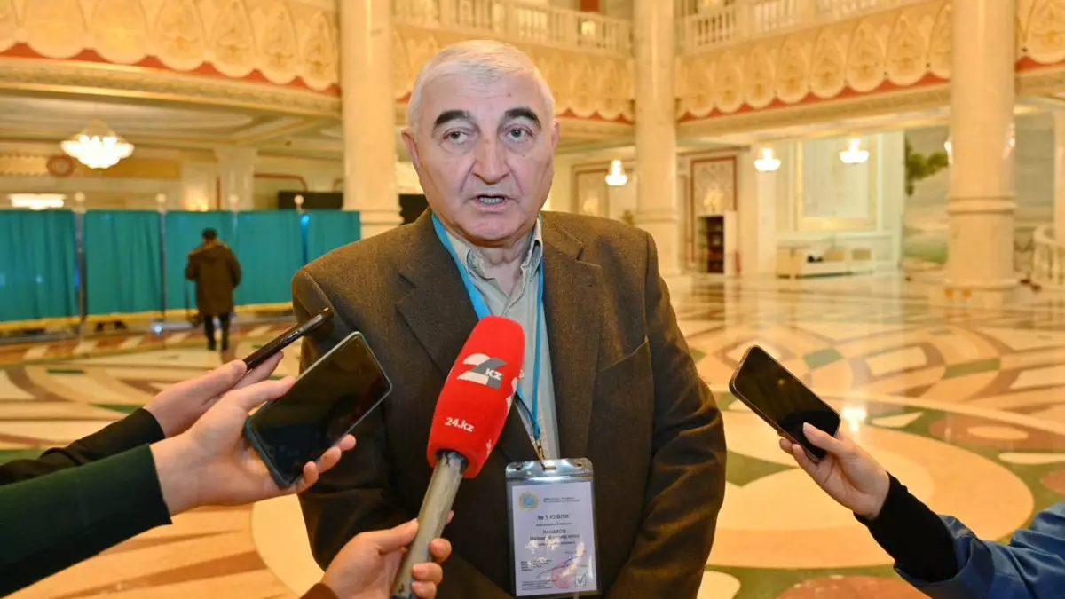 Әзербайжанның ОСК төрағасы Қазақстандағы 50 сайлау учаскесін аралады