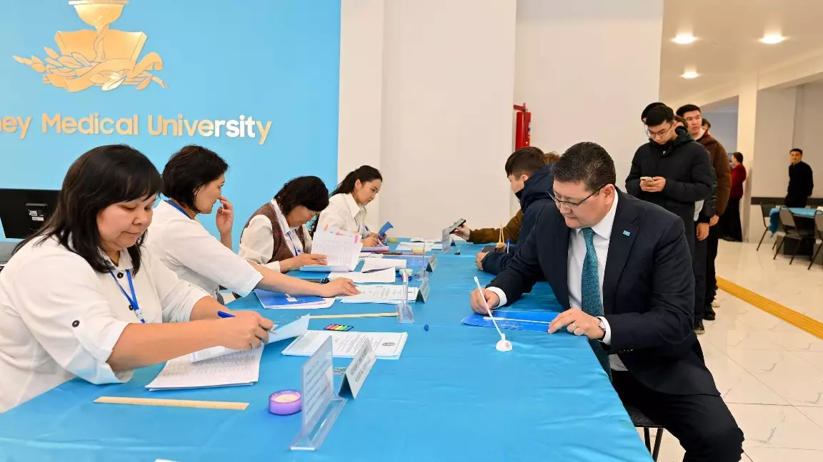 Абай облысының әкімі Берік Уәли референдумда дауыс берді
