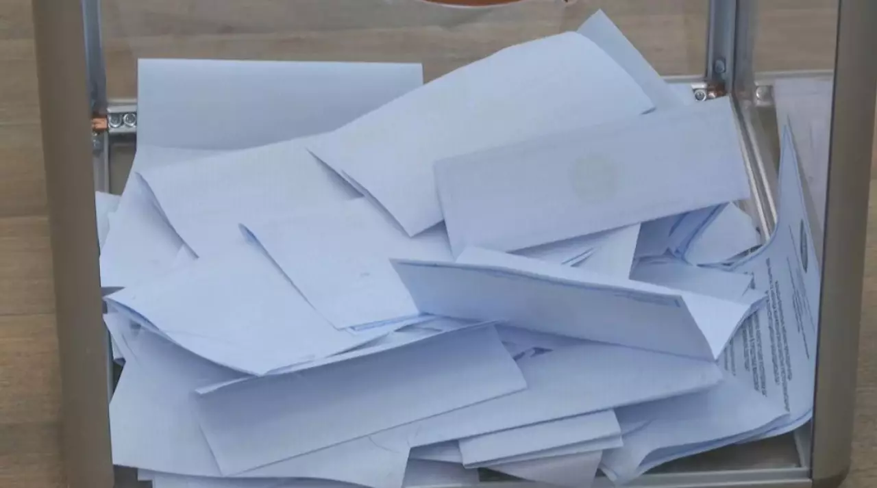 37,54% – явка на участках голосования на 12:00