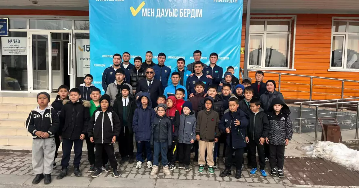  Түркістан облысында оқу-жаттығу жиынын өткізіп жатқан құрама боксшылары референдумда дауыс берді 