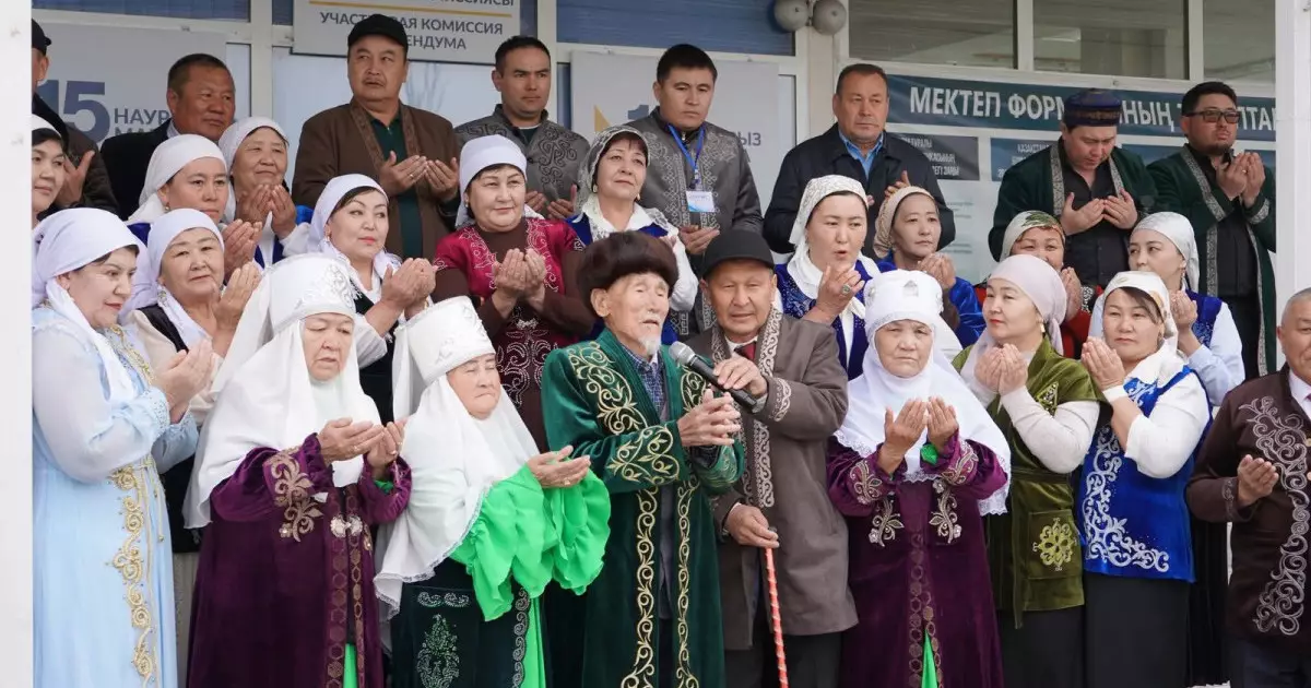  Қазығұртта 100 жастан асқан қария учаскеге барып дауыс берді 