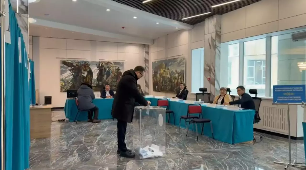 Арман Шаккалиев проголосовал на референдуме