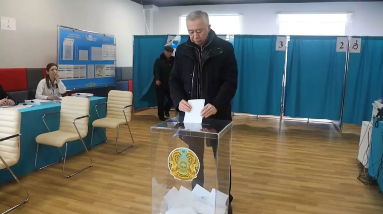 Серик Жумангарин проголосовал на референдуме