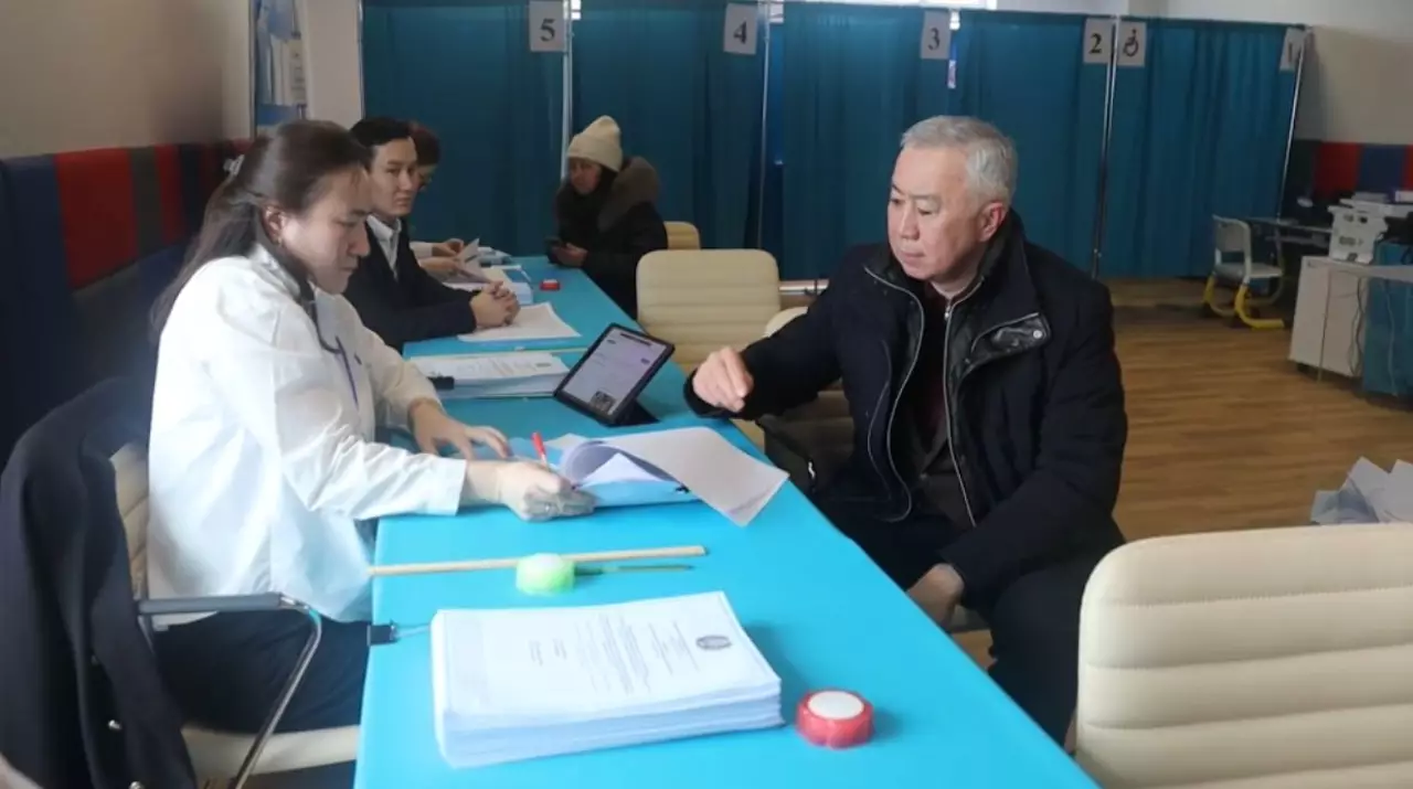 С. Жұманғарин референдумда дауыс берді