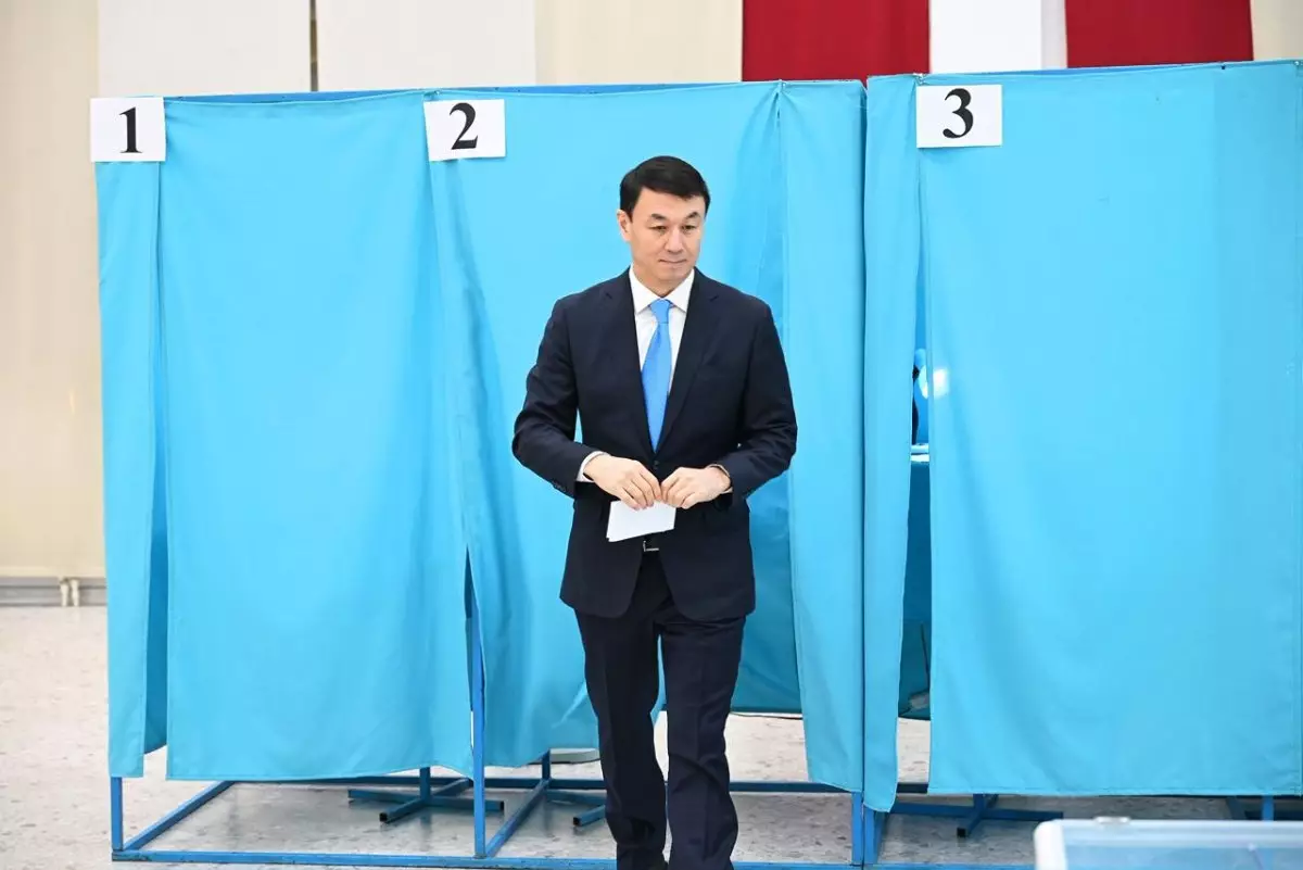 Алматы әкімі Дархан Сатыбалды референдумда таңдауын жасады