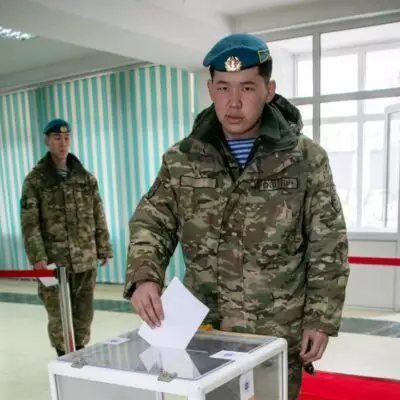 Военнослужащие Вооруженных сил в числе первых проголосовали на республиканском референдуме
