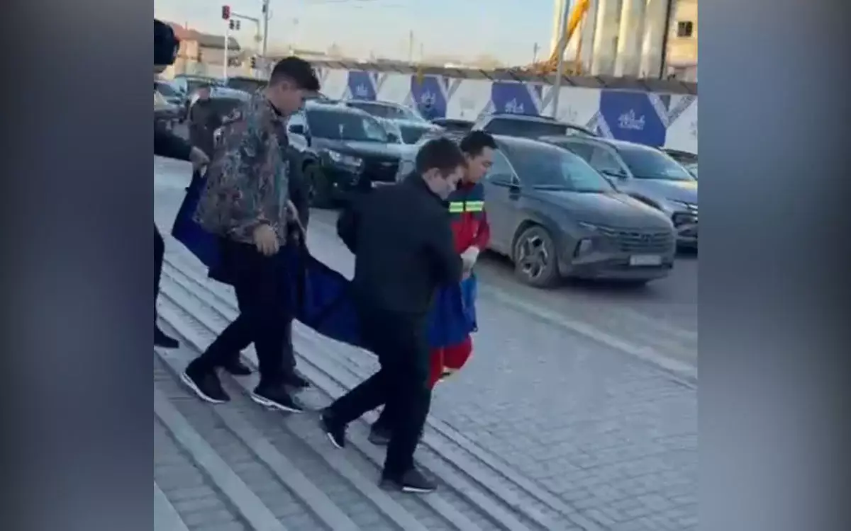 Восемь ножевых ранений: что известно о нападении в школе BINOM в Атырау