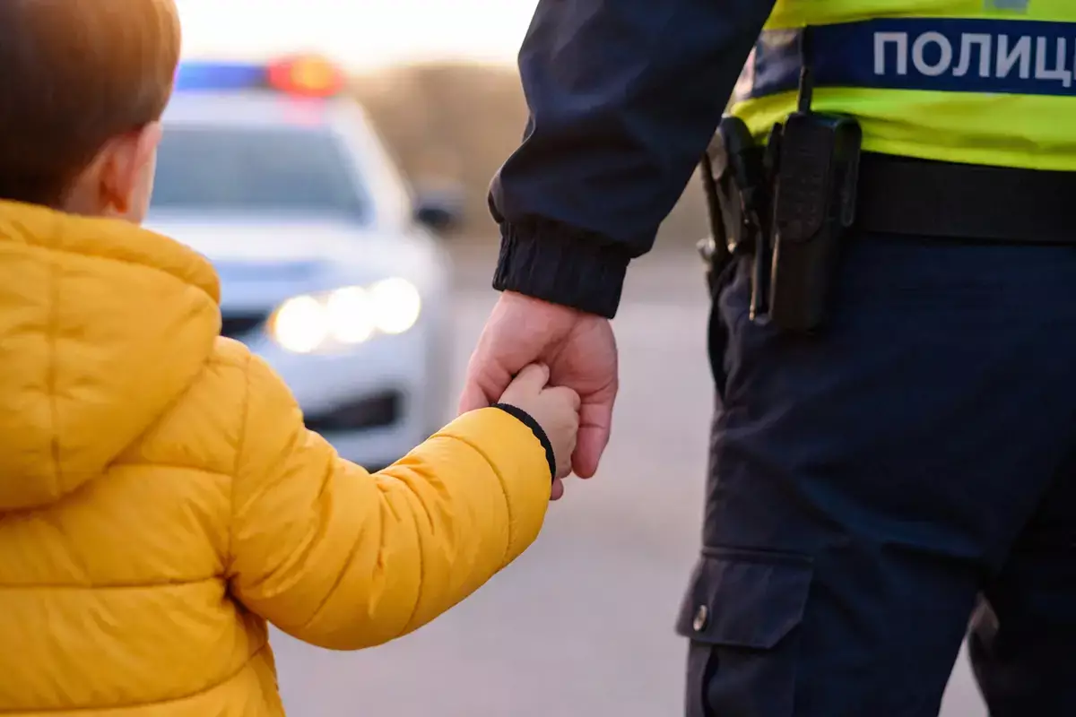Выбежал на проезжую часть: в Актау водитель и полицейские спасли 4-летнего ребенка - новости на Lada.kz 15.03.2026