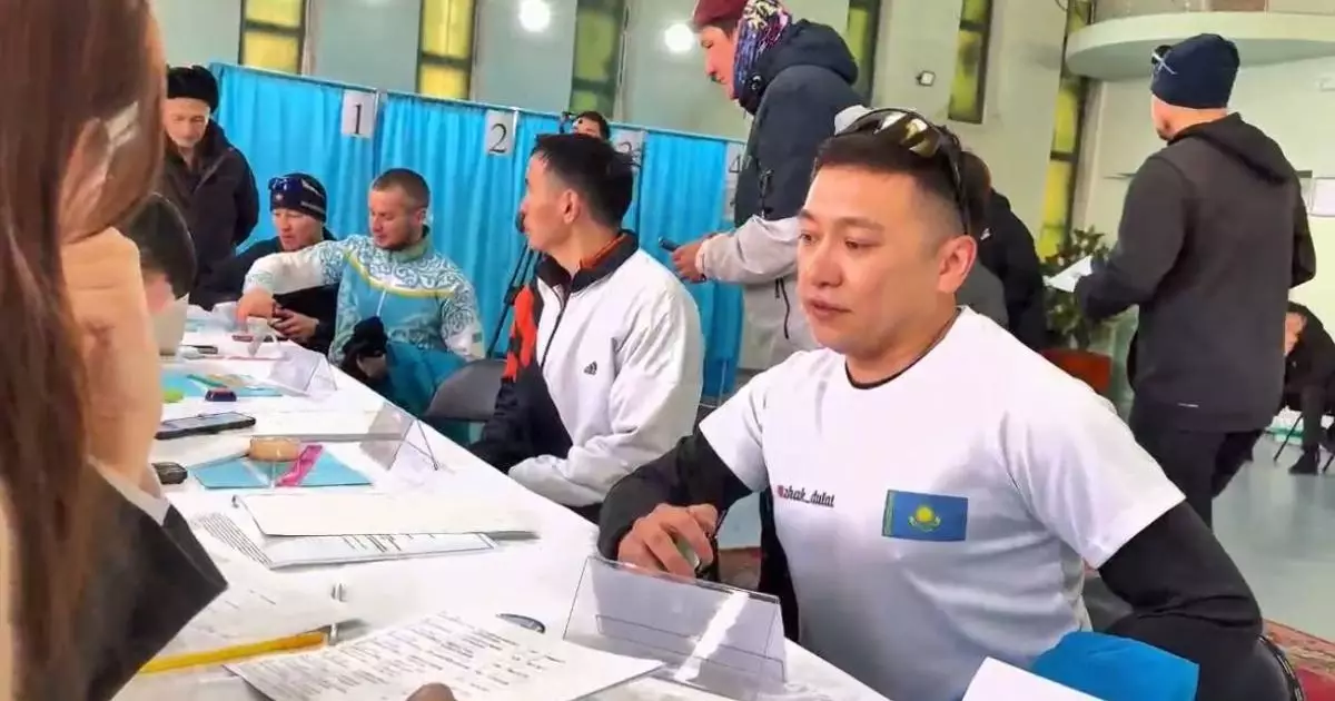  Жезқазғаннан Сәтбаевқа дейін жүгіріп барып дауыс берді: марафоншылар елді таңғалдырды 