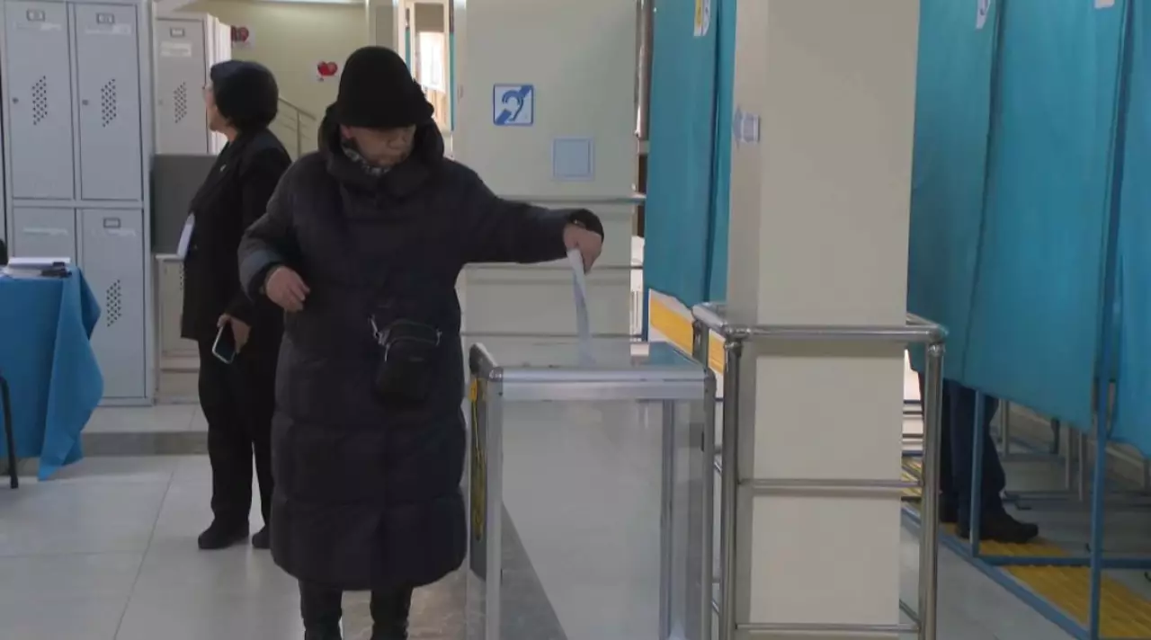 Больше 2,5 тысяч наблюдателей в Алматы следят за процессом