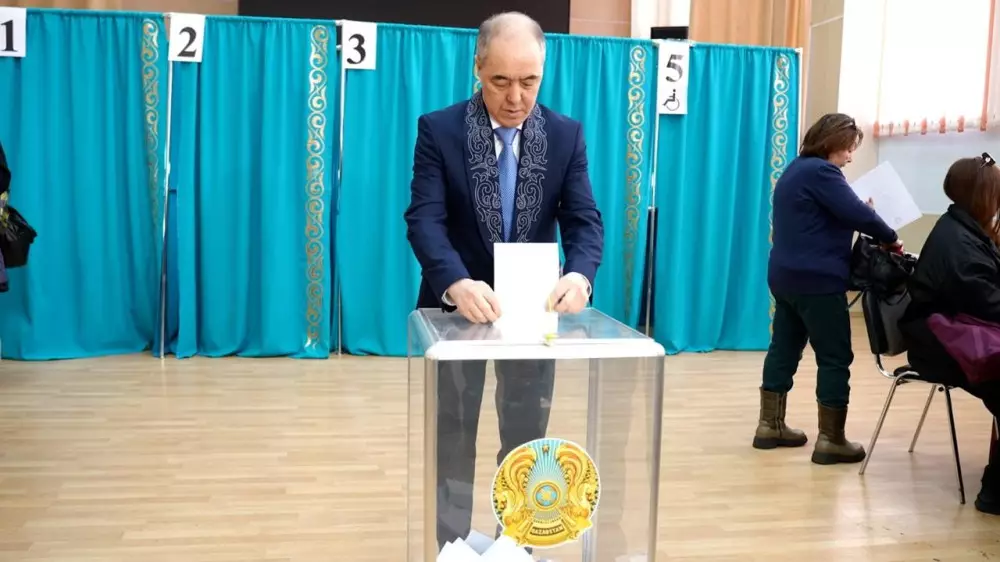 Аким ЗКО Нариман Торегалиев отдал свой голос на референдуме по новой Конституции