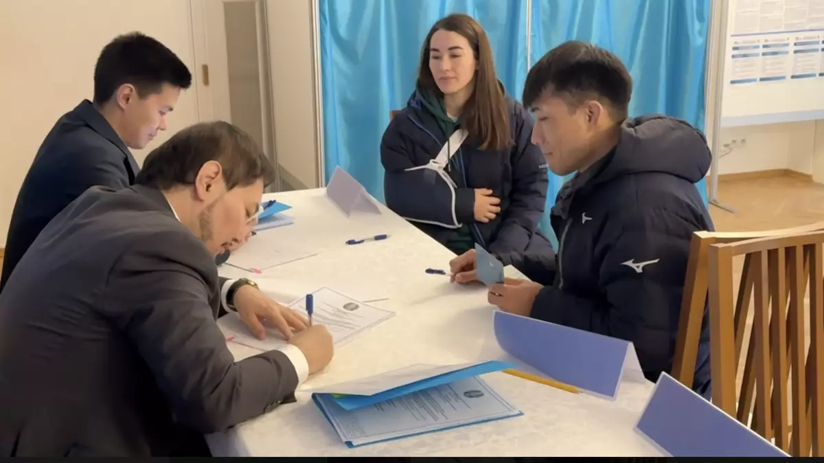 Казахстанские спортсмены проголосовали на участке при посольстве в Чехии