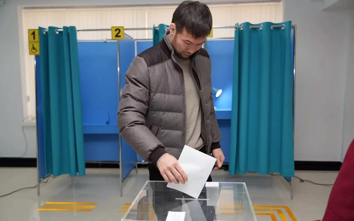 Спортсмены приняли участие в голосовании на референдуме по проекту новой Конституции