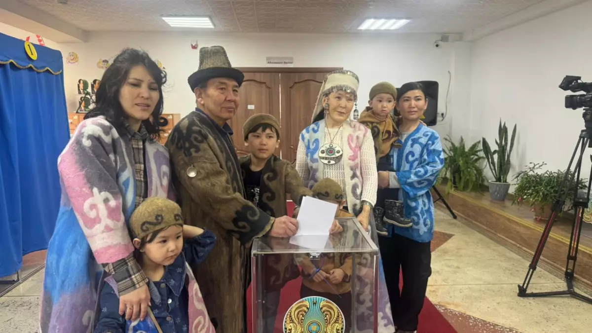 Победители «Мерейлі отбасы» из Алматинской области пришли на референдум всей семьей