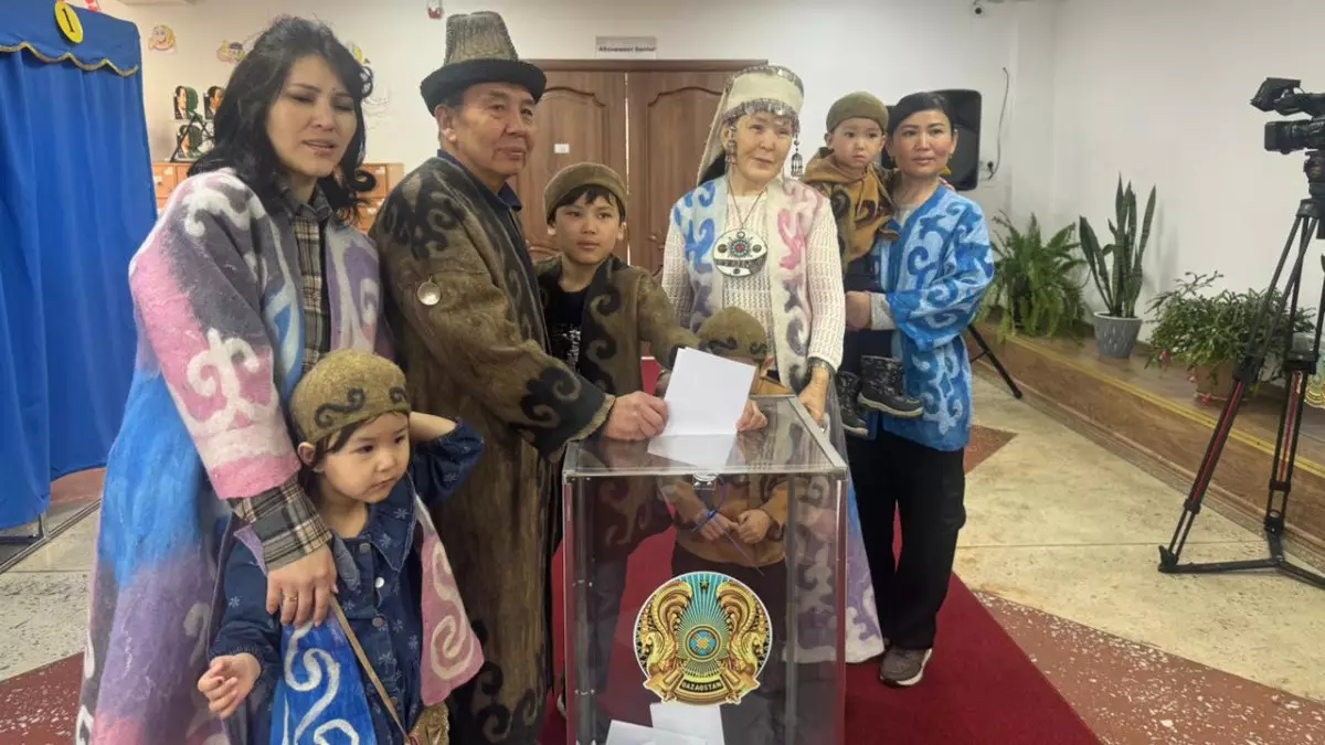 «Мерейлі отбасы» байқауының жеңімпазы Бекдайыр әулеті өнері мен азаматтығы арқылы үлгі көрсетті