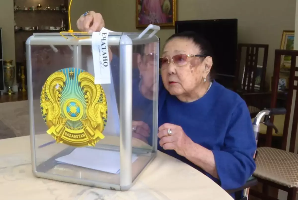 Аты аңызға айналған опера әншісі Бибігүл Төлегенова Алматыда өткен референдумға қатысты