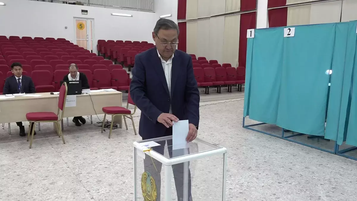 Ақылбек Күрішбаев референдумда дауыс беріп, азаматтық парызын орындады
