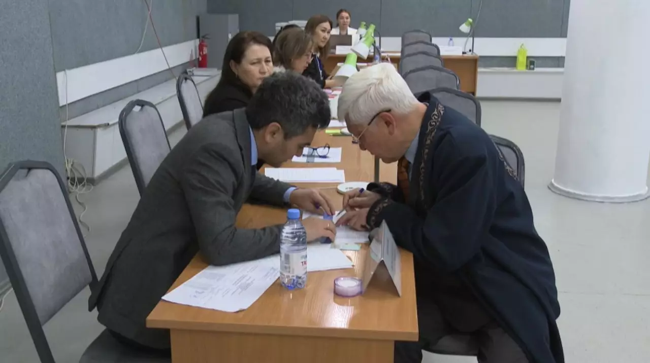 Академик Асқар Жұмаділдаев дауыс берді