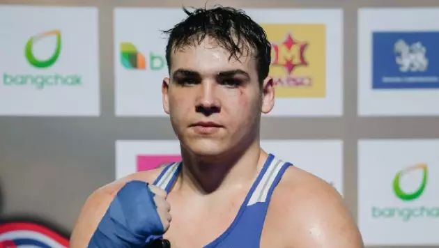 Нокдаун решил судьбу боя Казахстан - Узбекистан за золото престижного турнира