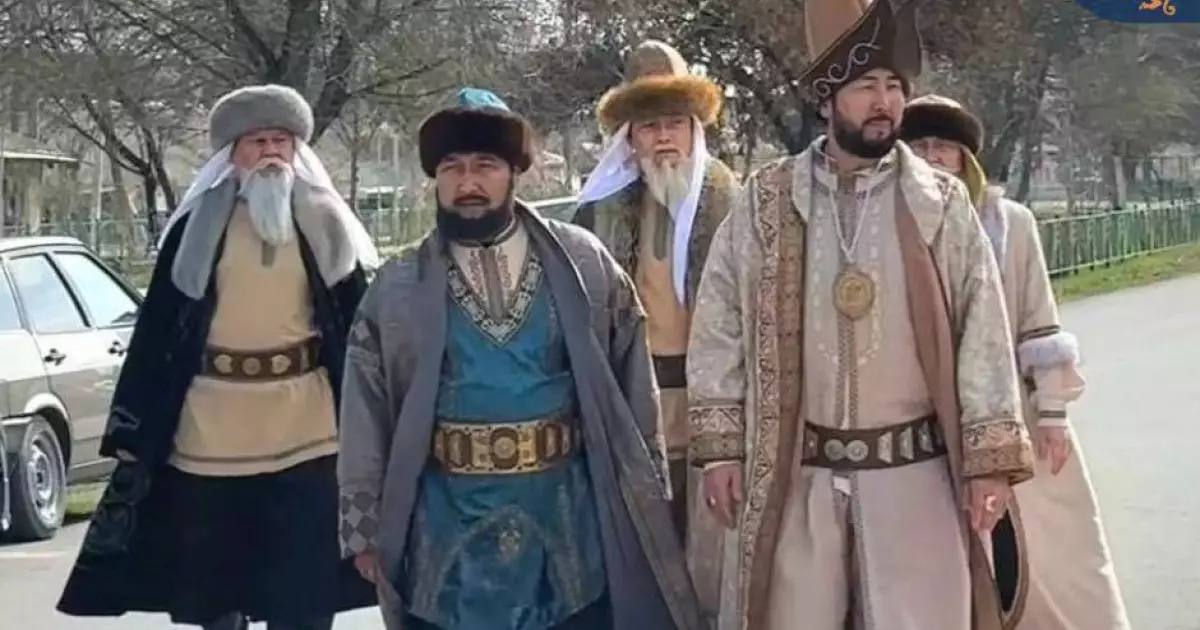  Жетісайда үш би болып киінген тұрғындар референдумда дауыс берді 