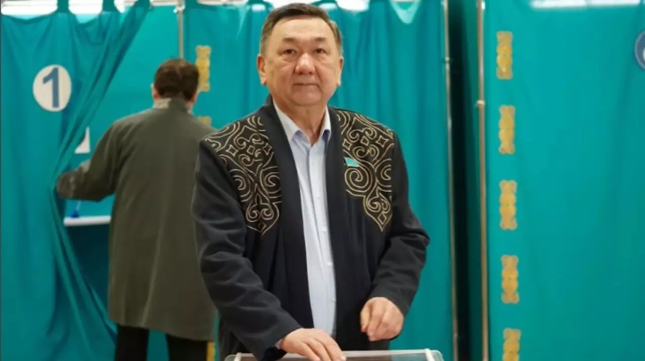 Председатели политических партий проголосовали на референдуме