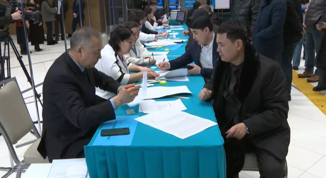 Референдумға жастар белсенді қатысып жатыр