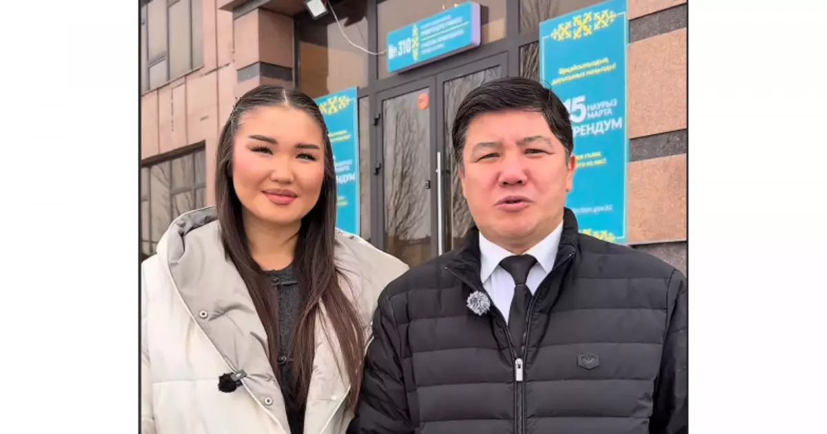  Тұрсынбек Қабатов қызымен бірге референдумда дауыс берді 